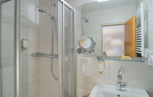 kurzurlaub-schneizlreuth-badezimmer