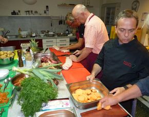 Kochkurs für Männer Dresden - Männliche Küchenpower beim Kochkurs für Männer