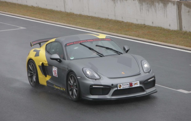 porsche-renntaxi-nuerburg-gt4