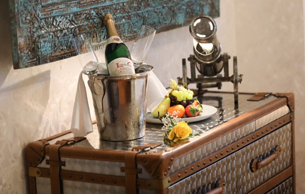 flitterwochenende-strausberg-champagner