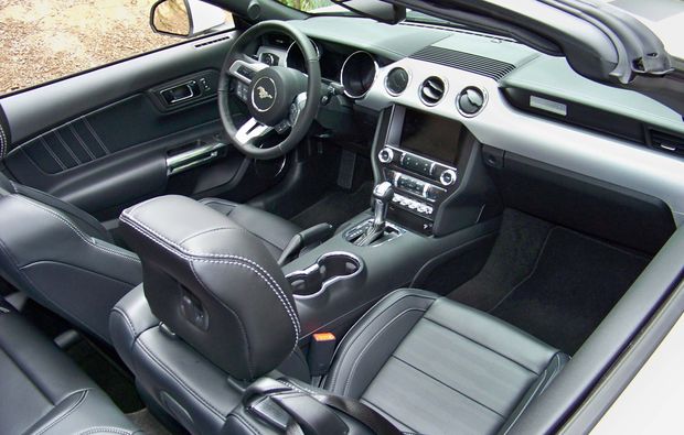 ford-mustang-fahren-wuerzburg-cockpit