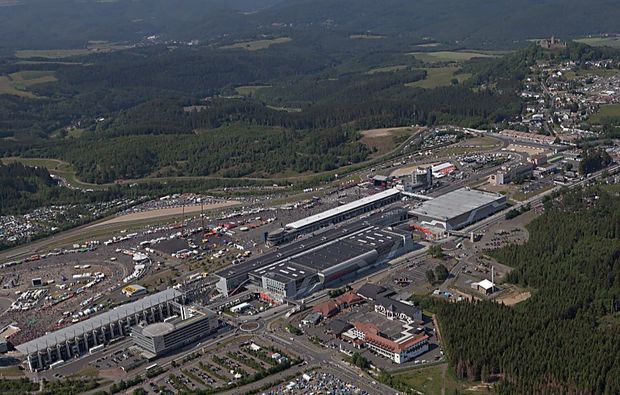 flugzeug-rundflug-nuerburgring-bad-breisig-rennstrecke