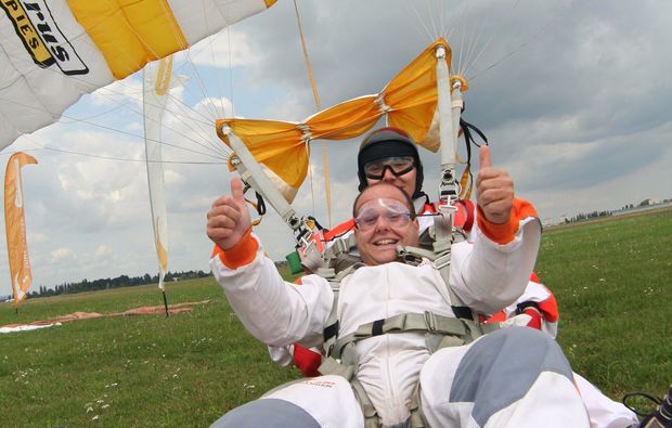 fallschirm-tandemsprung-prostejov-springen
