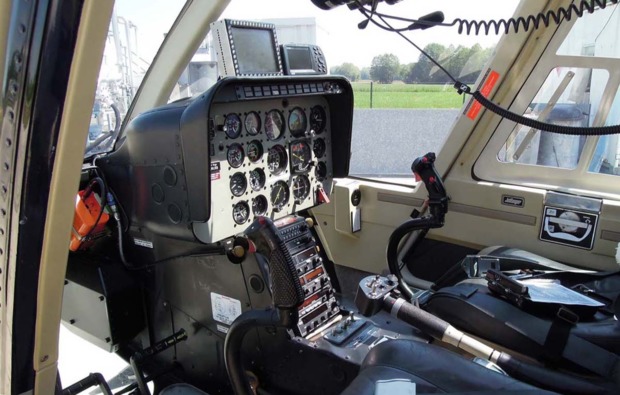 hubschrauber-selber-fliegen-donauwoerth-cockpit