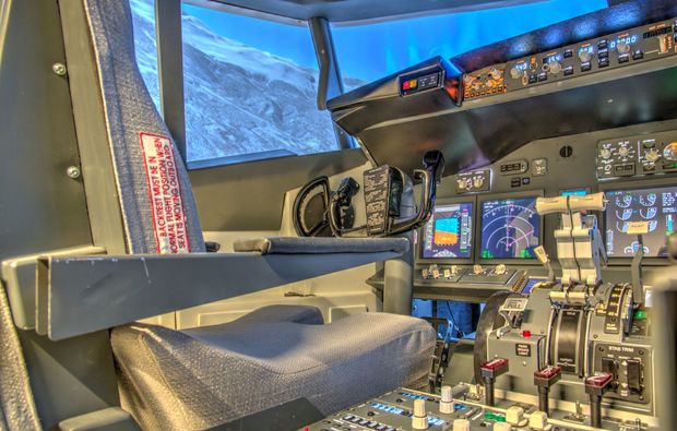 flugsimulator-boeing737-schweinfurt-pilotensitz