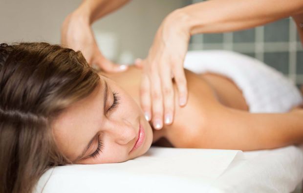 ganzkoerpermassage-laatzen-masseur