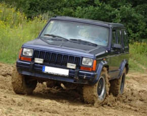 Gel�ndewagen offroad fahren