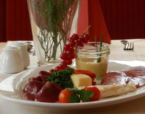 Kabarett-Dinner - 3-Gänge-Menü - 79€ - Jagdhaus "Im Kühl" - Iserlohn Heinz Erhardt Abend – 3-Gänge-Menü, inkl. Aperitif