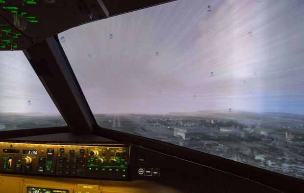 flugsimulator-zuerich-aus-der-kabine