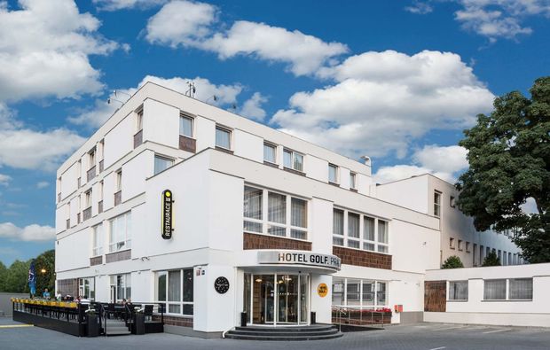 kurztrip-prag-hotel-golf-aussenansicht