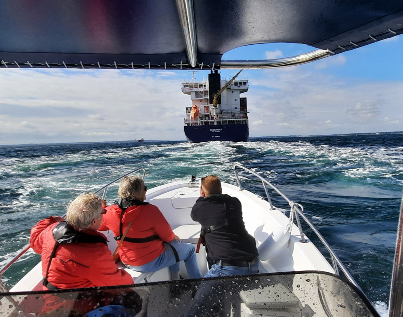 Ca. 60 Minuten Motorboot fahren Kiel
