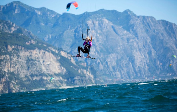 aktivurlaub-kitesurfurlaub-brenzone-action