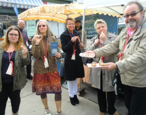 Genusstour Naschmarkt in Wien 7 bis 10 verschiedene Kostproben je nach Saison
