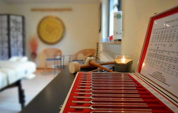 ganzkoerper-massage-eppelheim-stimmgabelmassage