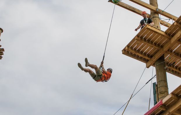 hochseilgarten-flying-fox-sky-jump-muenchen-spannung