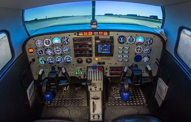 piper-seneca-full-flight-simulator-leipzig