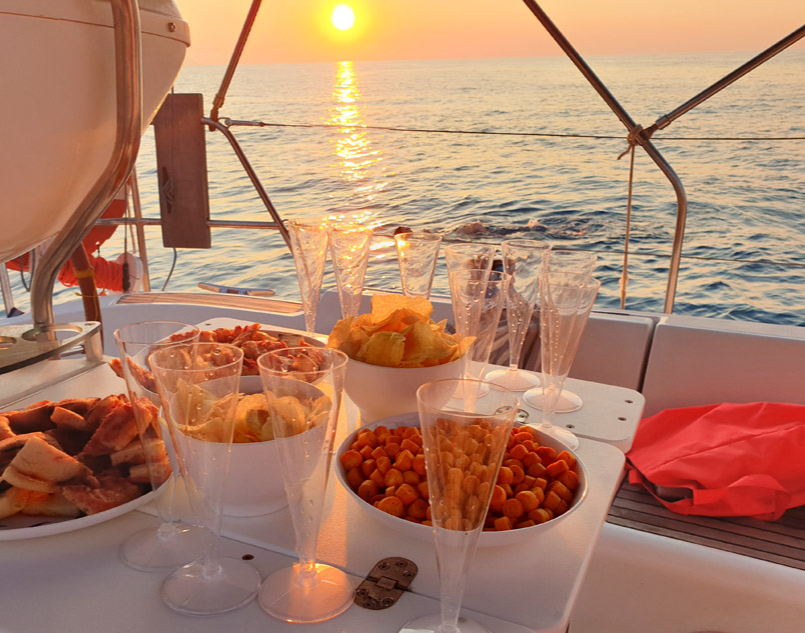 Exklusives Abendessen auf der Segelyacht Abendessen auf der Segelyacht - Mittelmeer - ca. 3 Stunden