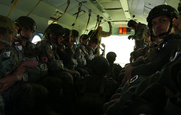 fallschirmsprung-kurs-funkausbildung-siofok