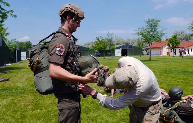 fallschirmsprung-kurs-siofok-funkausbildung
