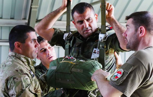 fallschirmsprung-kurs-sprungturmausbildung-siofok