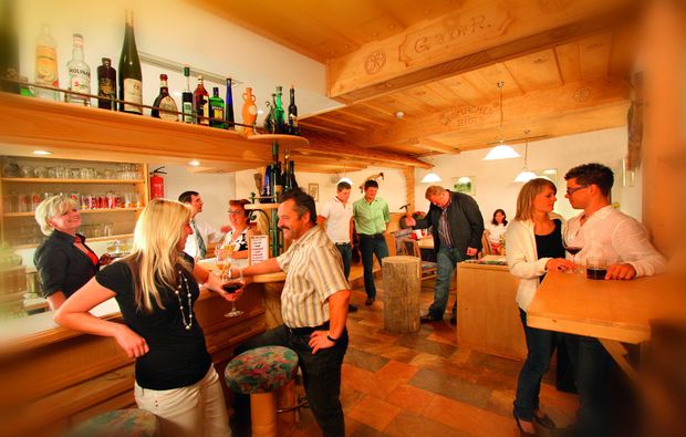 almhuetten-berghotels-tweng-bar
