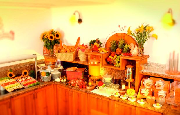 almhuetten-berghotels-tweng-buffet