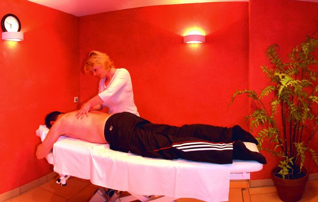 almhuetten-berghotels-tweng-massage