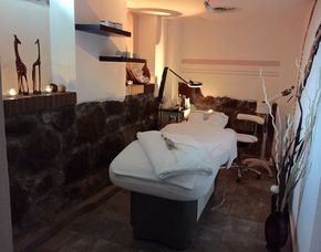 Wellnesstag für Zwei Glas Sekt, Ganzkörpermassage, Peelingmassage, Gesichtsbehandlung