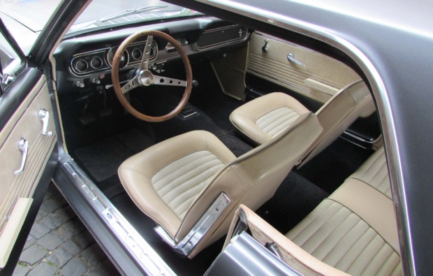 ford-mustang-fahren-duesseldorf-lenkrad