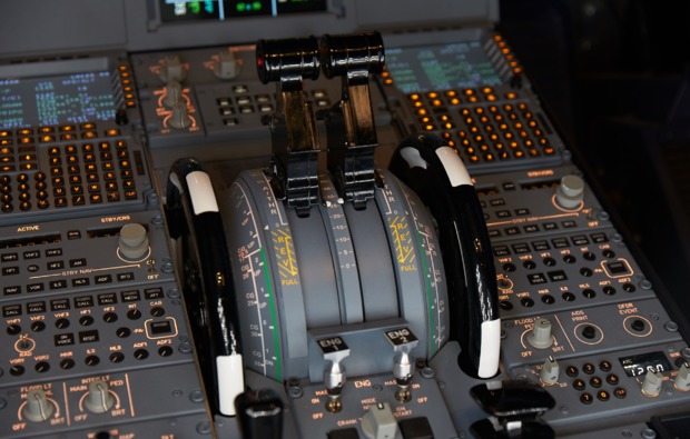 airbus-3d-flugsimulator-berlin-steuer