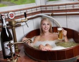 Kurztrip für Bierliebhaber (Bierbad Erlebnistag) Landhotel Moorhof - 4-Gänge-Menü, Bierbad