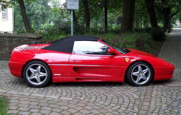 ferrari-fahren-siegen-fahrzeug