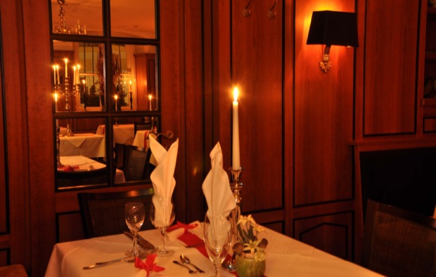 traumtag-fuer-zwei-muenchen-candle-light-dinner