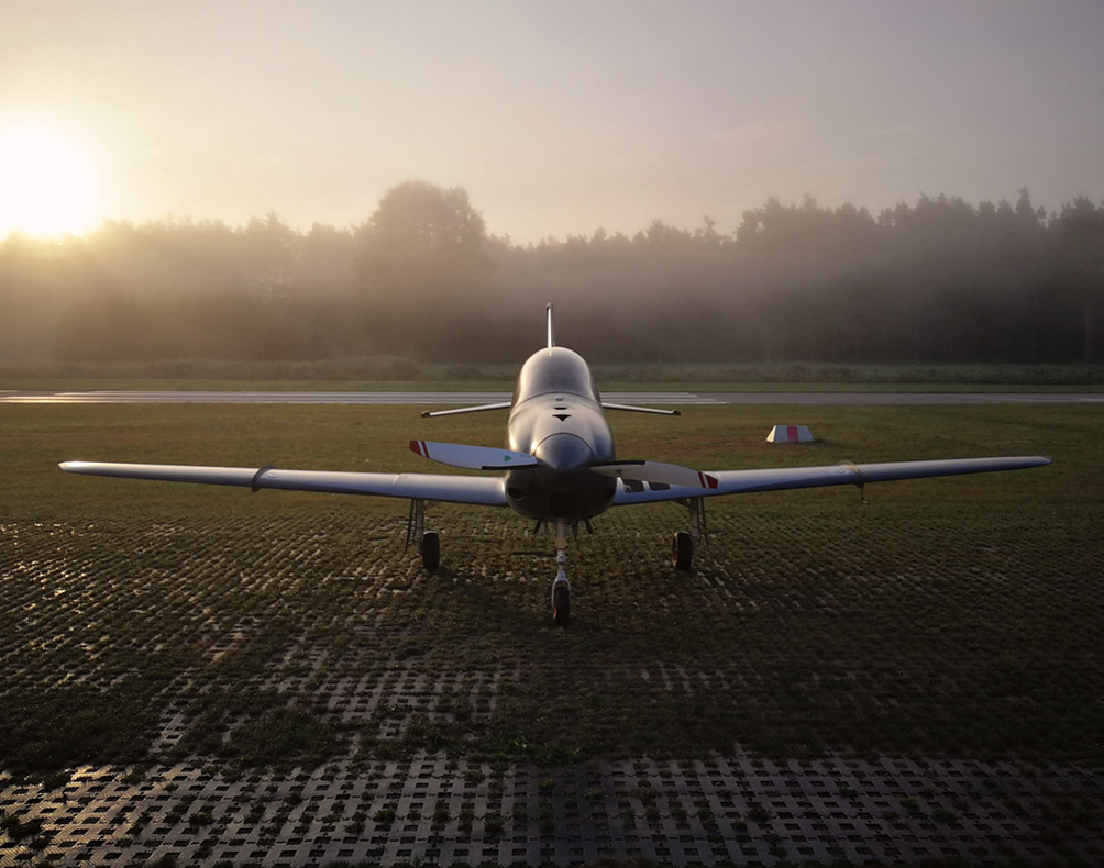 Hochleistungs-Trainingsflug (30 Min) in einem Ultraleichtflugzeug - Barth Jet-Trainer - 30 Minuten
