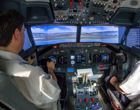 Flugsimulator - Boeing 737-800 - 30 Minuten Boeing B737-800 - 3-4 Stunden - inklusive Flughafenbesichtigung