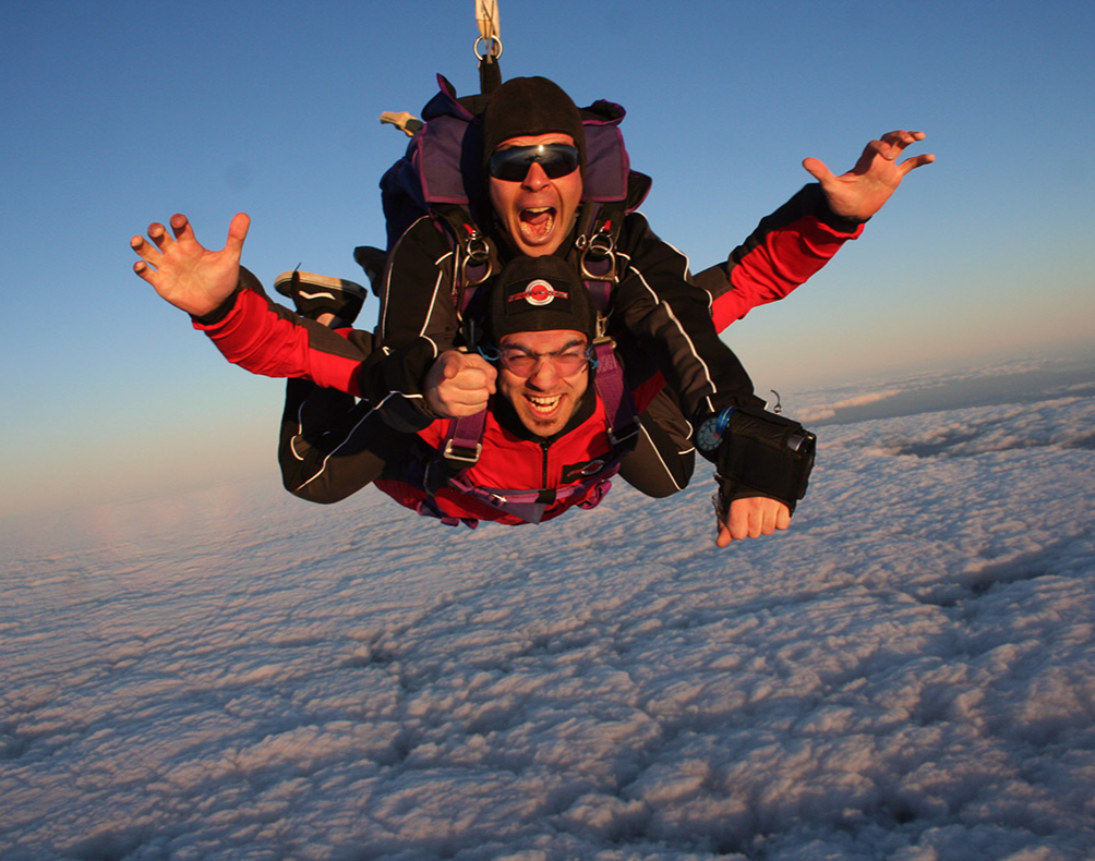 Fallschirm Tandemsprung Seitenstetten Sprung aus 3.000-4.000 Metern - ca. 50 Sekunden freier Fall