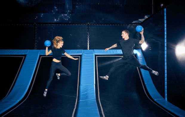 funsport-trampolin-hannover-baelle-werfen