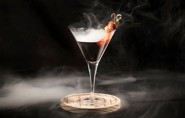 candle-light-dinner-hamburg-manhattan-cocktail