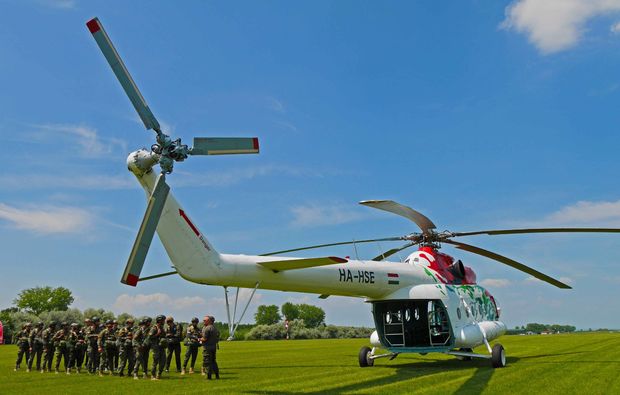 fallschirmsprung-kurs-siofok-hubschrauber