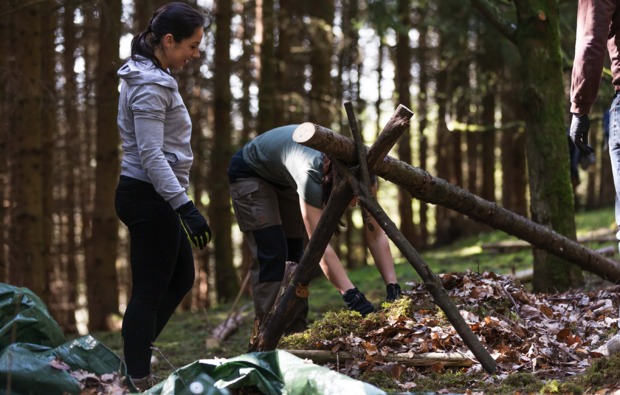 survival-training-in-marpingen-holz-sammeln
