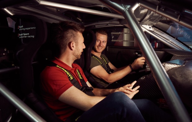 audi-r8-rennsimulator-berlin-einweisung