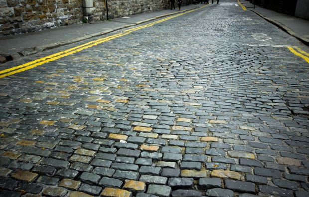 erlebnisreise-nach-dublin-pflasterstein