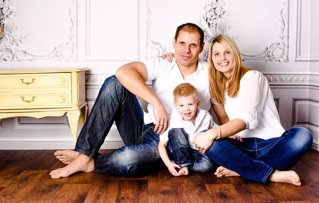 familien-fotoshooting-hamburg-eltern-mit-kind