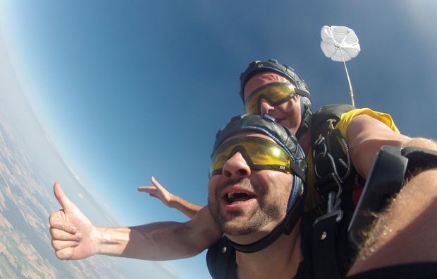 fallschirm-tandemsprung-rothenburg-ob-der-tauber-fliegen