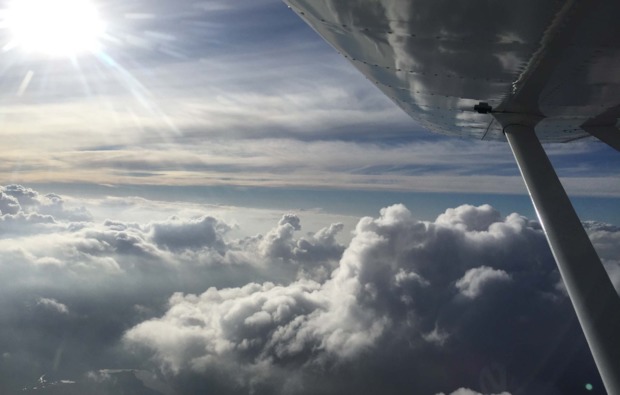 ultraleichtflugzeug-rundflug-kamenz-wolkendecke