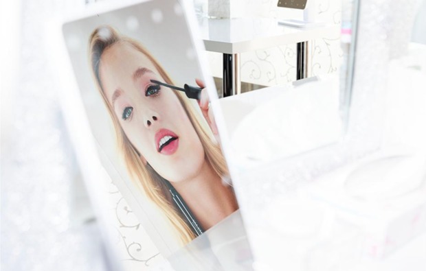 make-up-beratung-essen-selbst-schminken