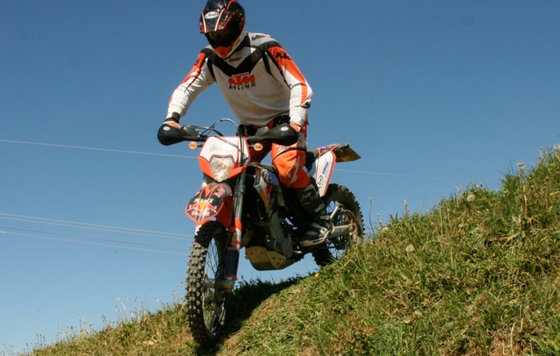 enduro-fahren-fahrsicherheitstraining-hof-action