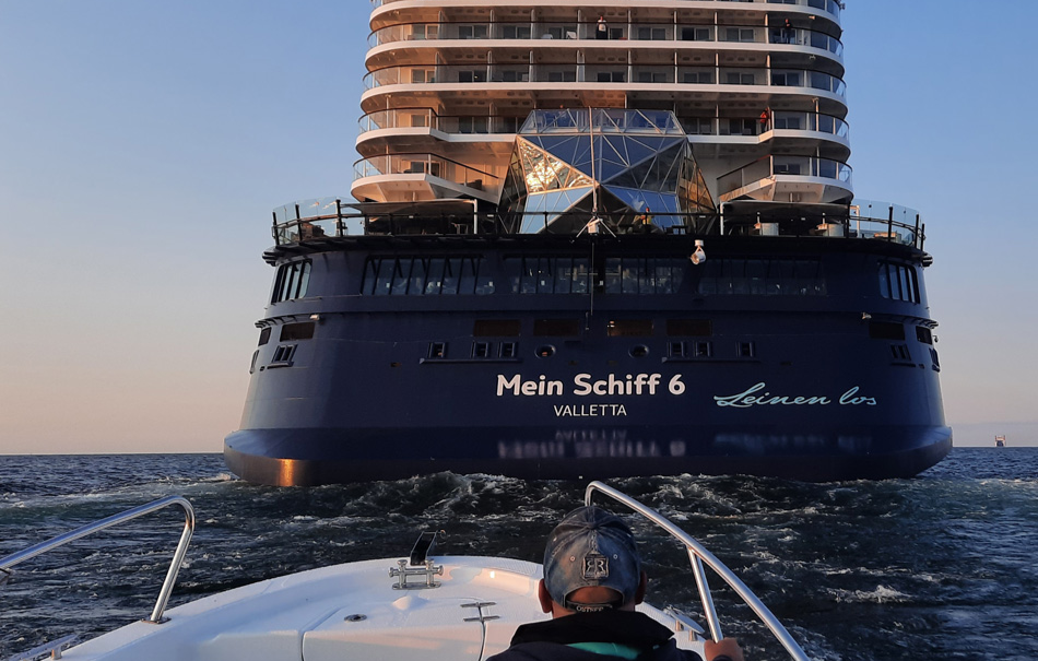 Ca. 60 Minuten Motorboot fahren Kiel