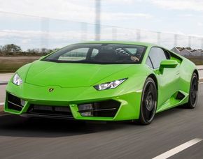 Supersportwagen auf der Strae fahren