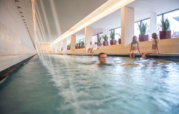 wellnesshotel-loipersdorf-fuerstenfeld-pool